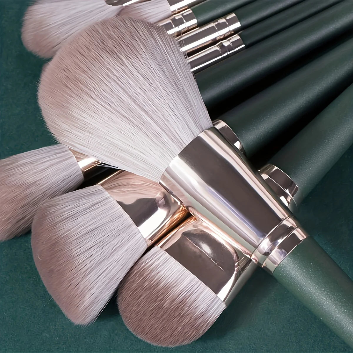 14-Piece Luxury Makeup Brush Set – Professional Full-Face & Eye Brushes